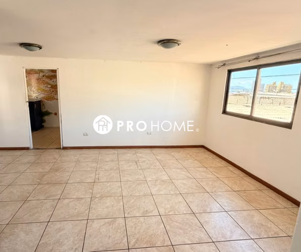 Solución Habitacional: Amplia Casa en Sector Gran Vía