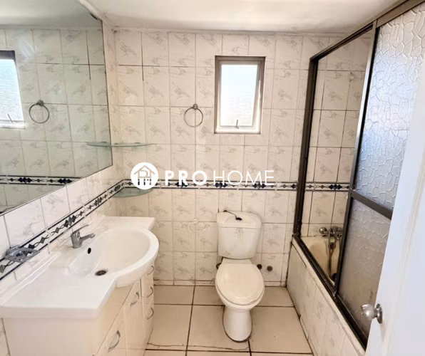 Solución Habitacional: Amplia Casa en Sector Gran Vía