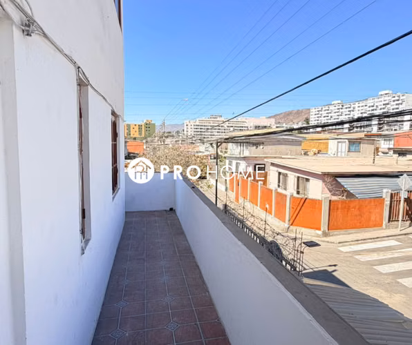 Solución Habitacional: Amplia Casa en Sector Gran Vía