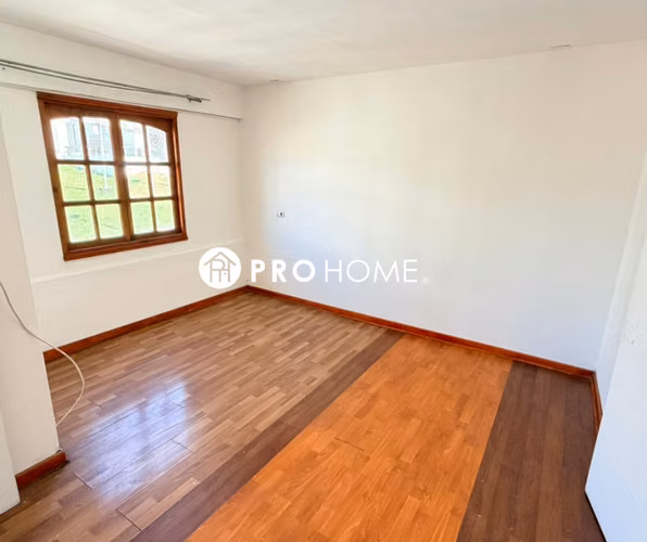 Solución Habitacional: Amplia Casa en Sector Gran Vía