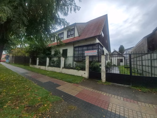 SE ARRIENDA CASA AMPLIA ESPECIAL PARA RESIDENCIA - OFICINA - HOTEL