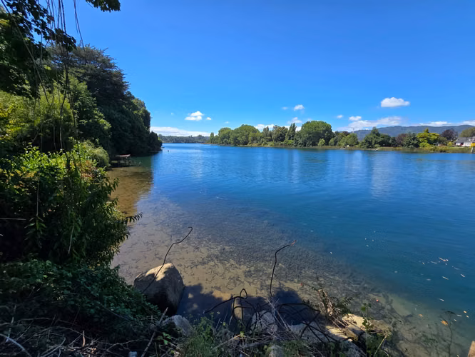 Excelente Terreno Urbano con Orilla de Río – Ubicación Estratégica en Valdivia