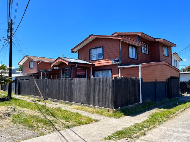 Se vende Casa esquina,  ideal para inversión