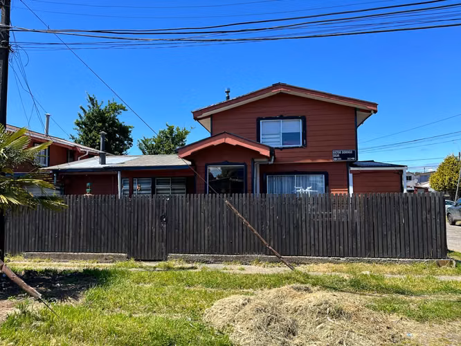 Se vende Casa esquina,  ideal para inversión