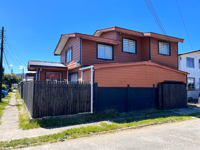 Se vende Casa esquina,  ideal para inversión