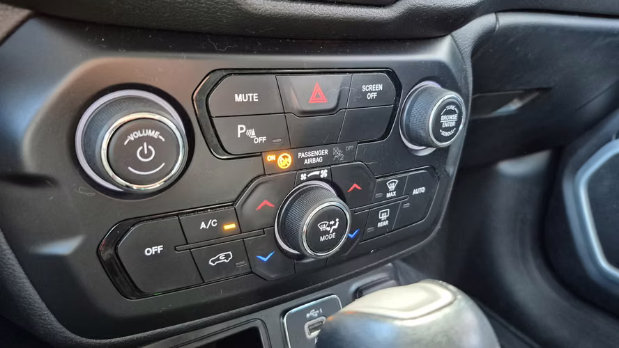 JEEP RENEGADE 1.8 AUT 2022 - Imagen 12