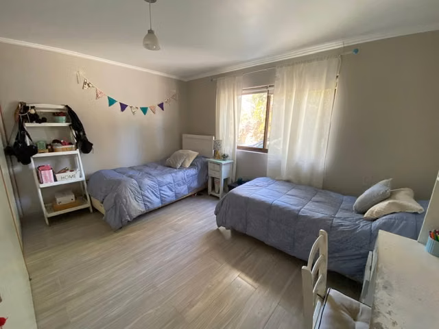 VENDEMOS CASA A MINUTOS CURICO