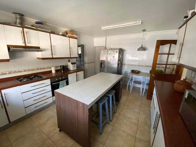 VENDEMOS CASA A MINUTOS CURICO