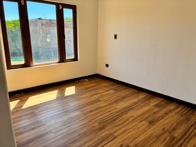 Amplia Casa con Diseño Moderno (144660)