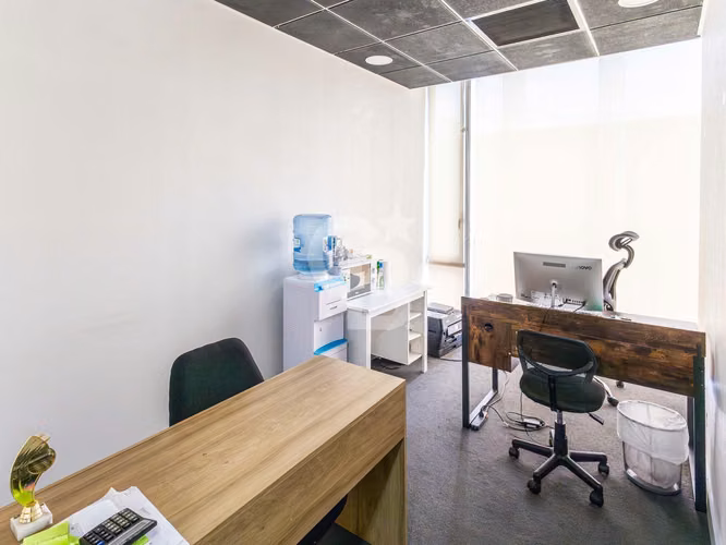 Arriendo Oficina Bussines Center 1P, E y B, Vitacura.