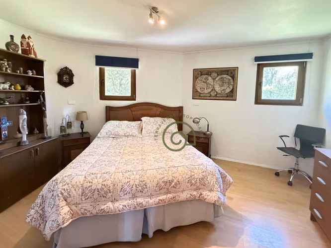 VENTA DE PARCELA CON PISCINA Y HERMOSO JARDÍN