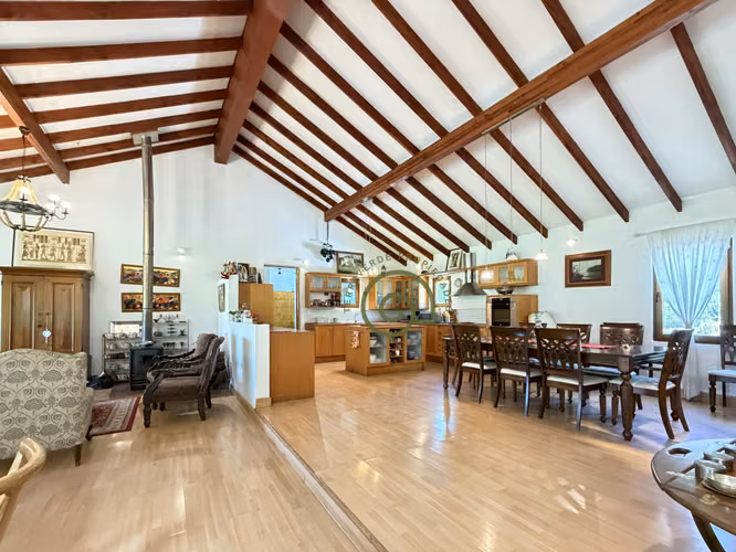 VENTA DE PARCELA CON PISCINA Y HERMOSO JARDÍN - Imagen 15