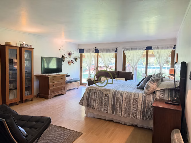 VENTA DE PARCELA CON PISCINA Y HERMOSO JARDÍN
