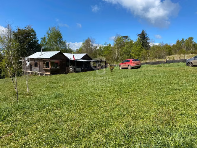 Se vende Parcela con 2 Casas