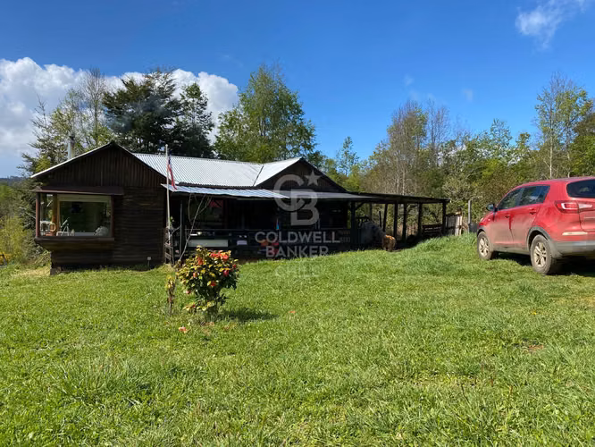Se vende Parcela con 2 Casas