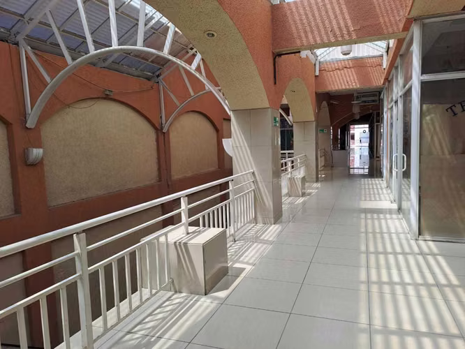 Local Comercial Amplio y Moderno (140013)