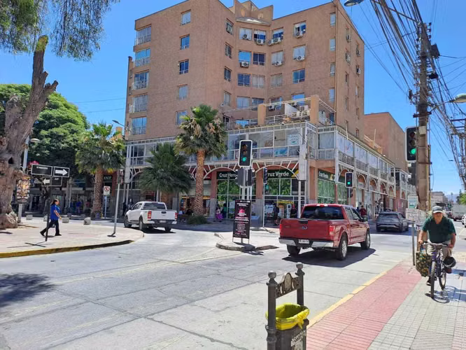 Local Comercial Amplio y Moderno (140013)