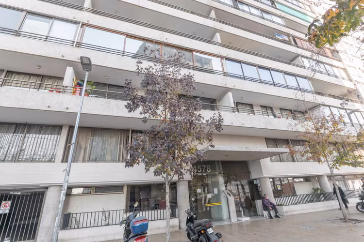Av. Ecuador 4578 [392-1]