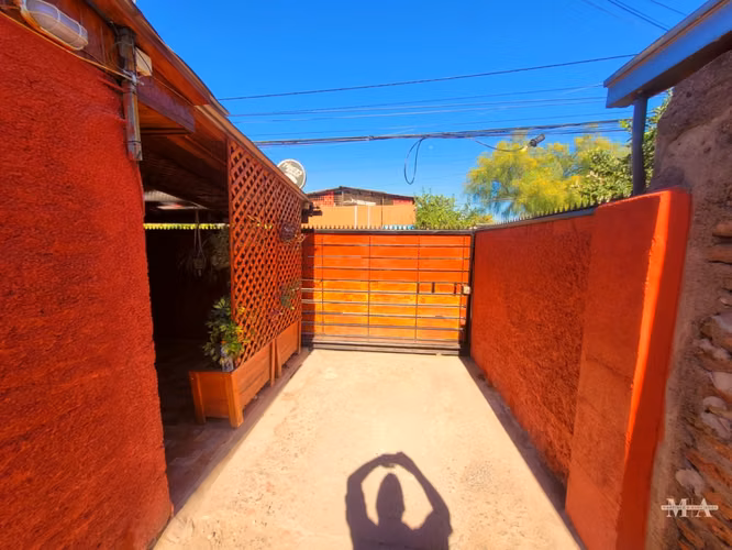 VENTA CASA CON GALPÓN COMERCIAL – LA GRANJA