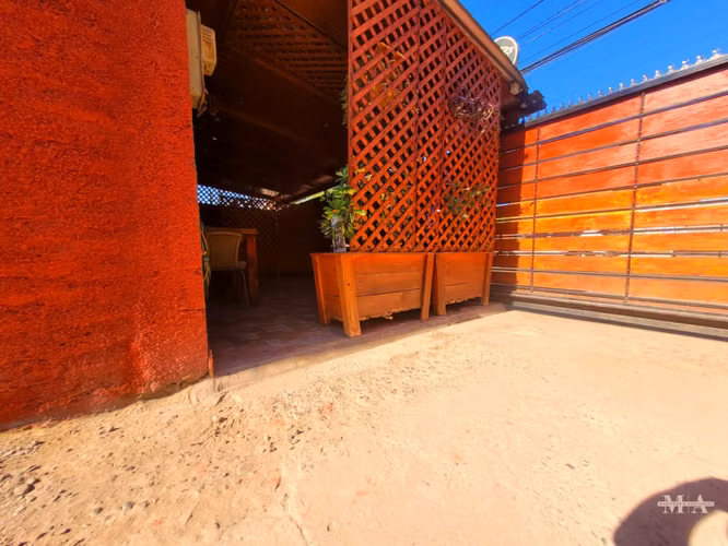 VENTA CASA CON GALPÓN COMERCIAL – LA GRANJA