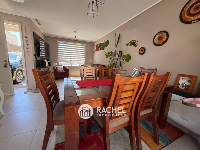 SE VENDE MODERNA CASA MEDITERRÁNEA SEMI NUEVA EN CONDOMINIO - Fundo el Carmen