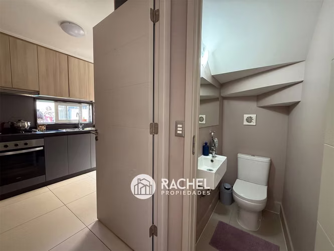 SE VENDE MODERNA CASA MEDITERRÁNEA SEMI NUEVA EN CONDOMINIO - Fundo el Carmen