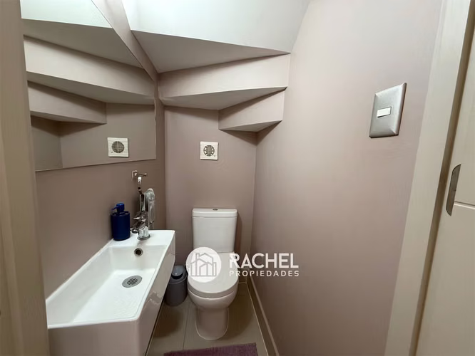 SE VENDE MODERNA CASA MEDITERRÁNEA SEMI NUEVA EN CONDOMINIO - Fundo el Carmen