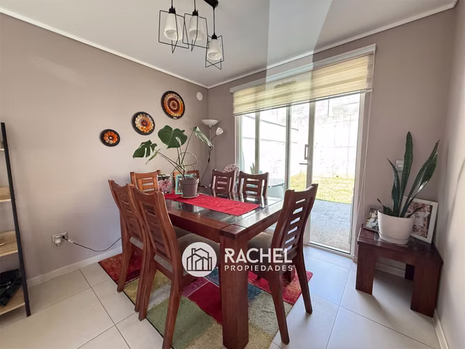 SE VENDE MODERNA CASA MEDITERRÁNEA SEMI NUEVA EN CONDOMINIO - Fundo el Carmen