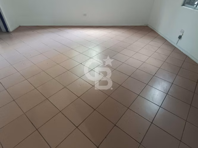 Bodega Industrial: Excelente Conectividad y Oficinas
