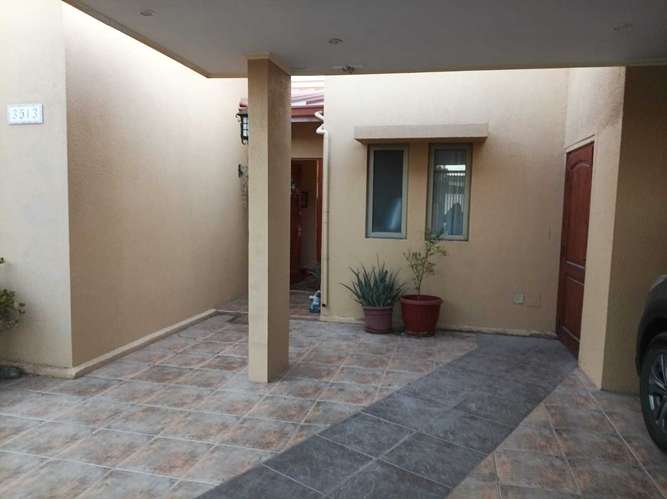 VENDO CASA SECTOR RESIDENCIAL  (145904)