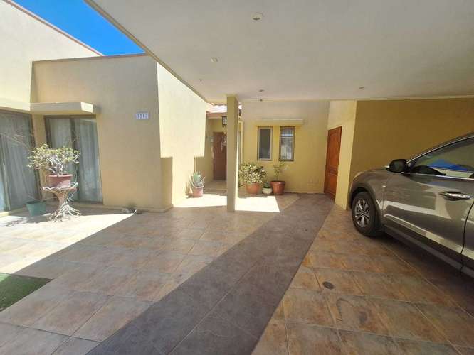 VENDO CASA SECTOR RESIDENCIAL  (145904)