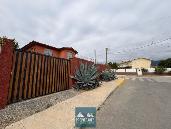 CASA DE DOS PISOS EN TURISMO NORTE LOS VILOS