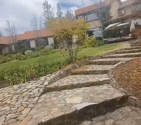 Maravilloso jardin gran parcela piscina  (146747)