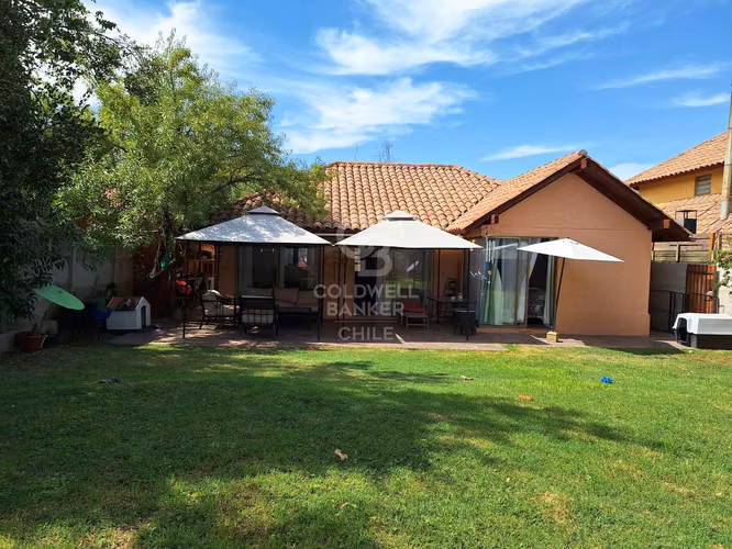 Casa Familiar con Jardín y Terraza en Ayres de Chicureo