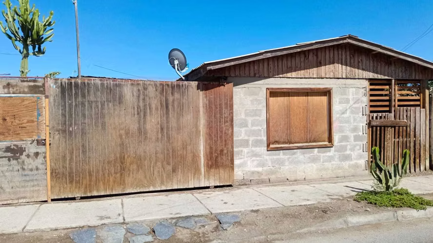 Casa esquina en Avenida Batallón Atacama (147091)