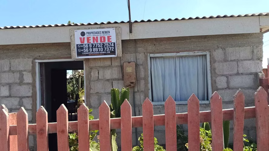 Casa esquina en Avenida Batallón Atacama (147091)