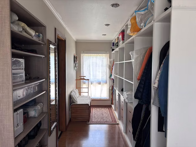 Amplia casa céntrica en condominio con accesos controlados