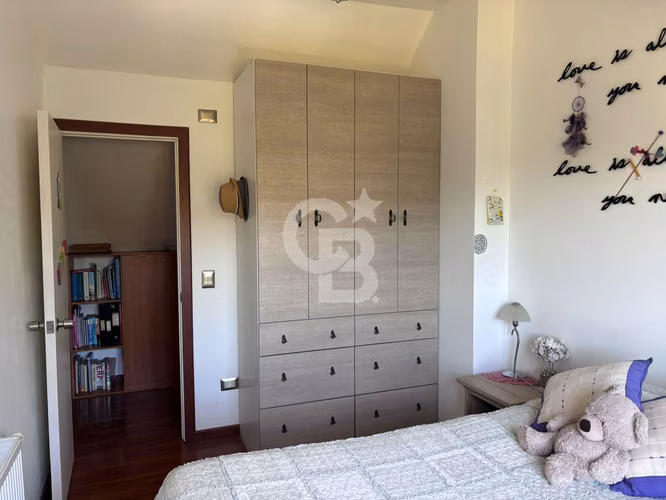 Amplia casa céntrica en condominio con accesos controlados