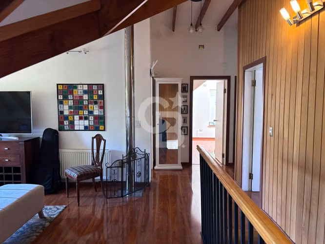 Amplia casa céntrica en condominio con accesos controlados