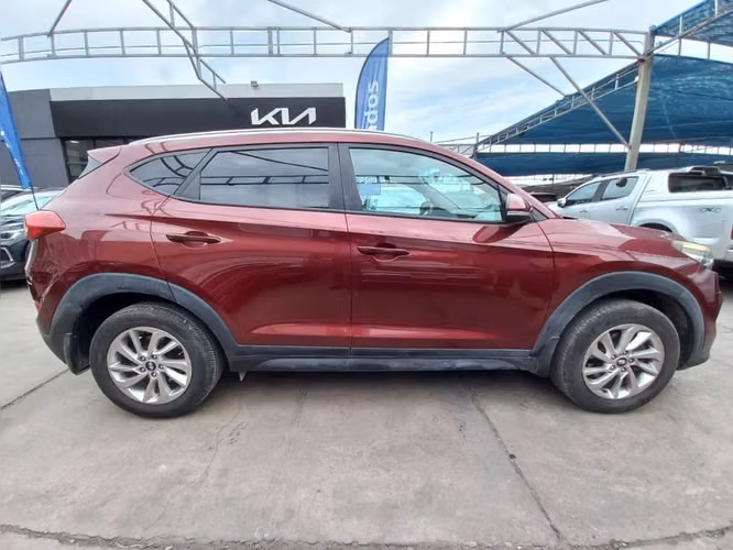 Hyundai Tucson 2.0 GL ADVANCE 4X2 MT 5P 2017 - Imagen 4