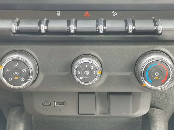 Chevrolet Colorado COLORADO 2.8TD WT MT 2WD S	 2025