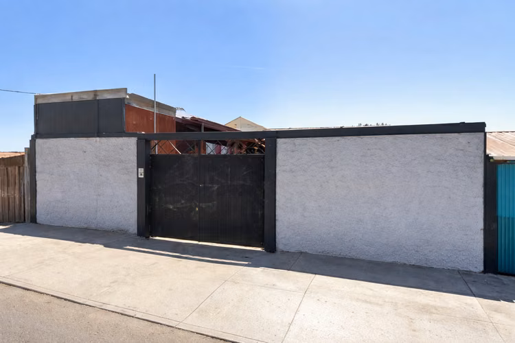 Se vende amplia y cómoda casa en Juan Jose Latorre,  Las Compañías.
