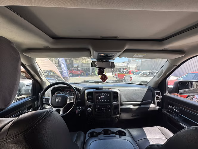 Ram 1500 5.7 LARAMIE 4X4 HEMI CREW CAB DOB. CAB. AT 4P 2018