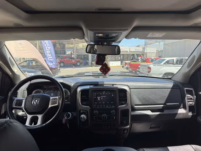 Ram 1500 5.7 LARAMIE 4X4 HEMI CREW CAB DOB. CAB. AT 4P 2018