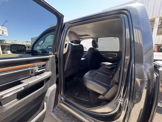 Ram 1500 5.7 LARAMIE 4X4 HEMI CREW CAB DOB. CAB. AT 4P 2018