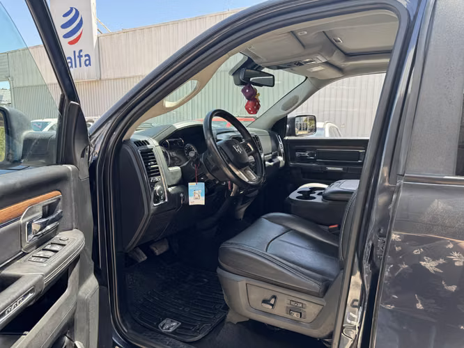 Ram 1500 5.7 LARAMIE 4X4 HEMI CREW CAB DOB. CAB. AT 4P 2018