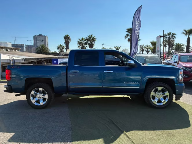 Chevrolet Silverado 5.3 LTZ 4WD CC DOB CAB AT 4P 2019 - Imagen 4