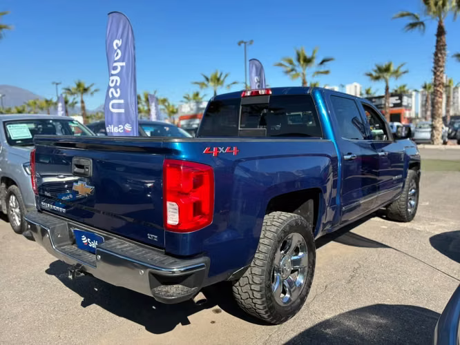 Chevrolet Silverado 5.3 LTZ 4WD CC DOB CAB AT 4P 2019 - Imagen 5