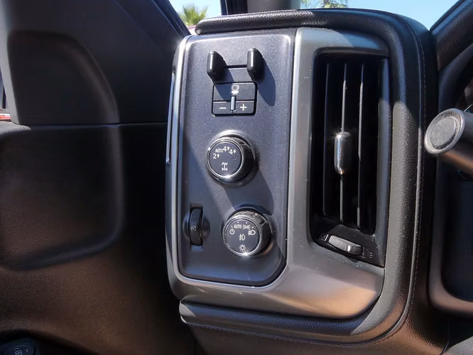 Chevrolet Silverado 5.3 LTZ 4WD CC DOB CAB AT 4P 2019 - Imagen 20