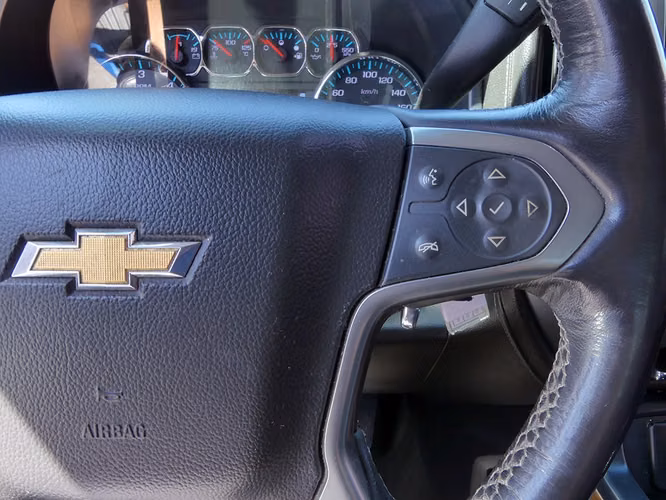 Chevrolet Silverado LTZ 4WD 5.3 2019 - Imagen 20